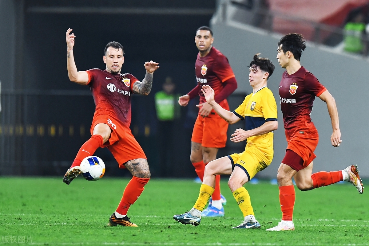 爱游戏-上海海港训练开放日，关键时刻刷新队史纪录引欢呼，欧篮联在即，训练强度明显提升的简单介绍