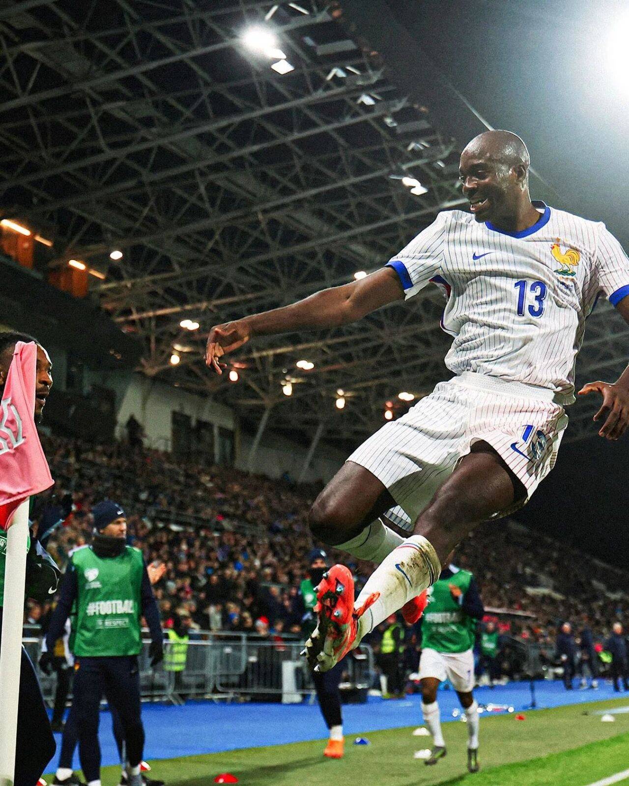 AYX- 德布劳内防守怎么样 