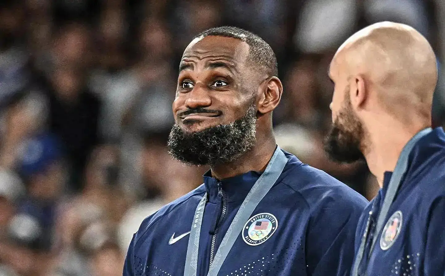 AYX-詹姆斯回归赛场，势不可挡首场状态亮眼，中国队观众沸腾！的简单介绍