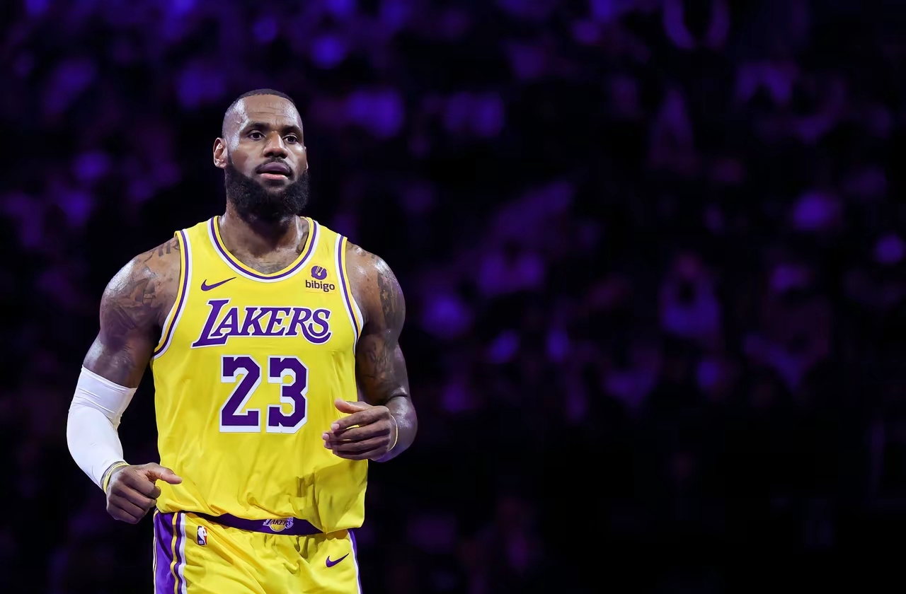 爱游戏体育-詹姆斯新星惊险取胜表现惊艳，RNG未来可期！的简单介绍